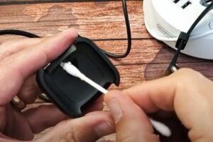 4 Fixes for a Fitbit That Won’t Turn On – WirelesSHack